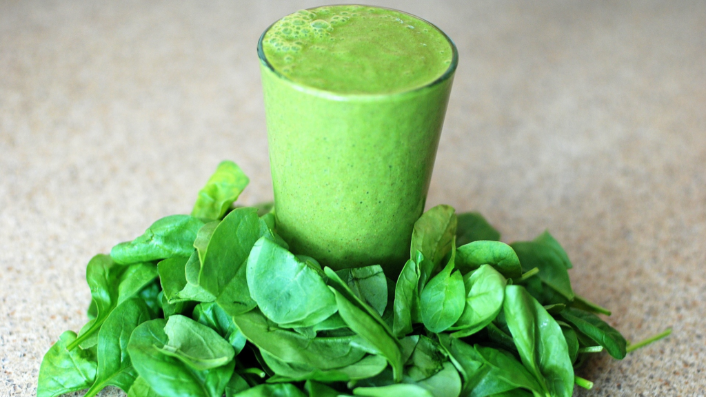Keväinen hehku-smoothie - Lasillinen puhdasta energiaa🌿🥭